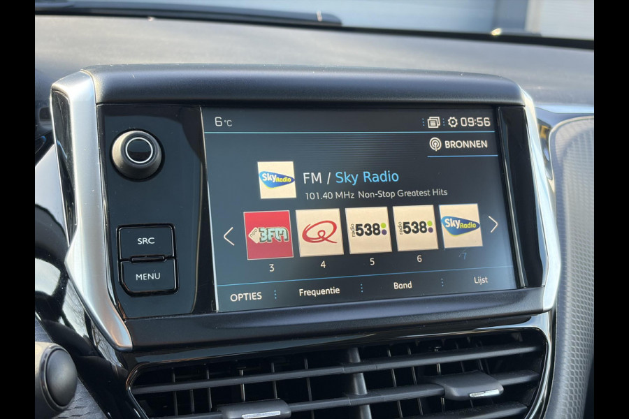 Peugeot 2008 1.2 PureTech Allure 2e Eigenaar,Pano,Navi,Trekhaak,Camera,110pk,Pdc,Clima,Cruise,Halfleder,N.A.P,Dealer Onderhouden,Apple Carplay/Android Auto,Apk tot 12-2026