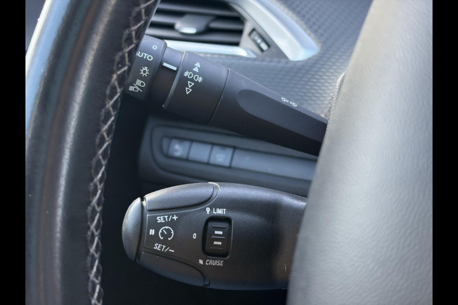 Peugeot 2008 1.2 PureTech Allure 2e Eigenaar,Pano,Navi,Trekhaak,Camera,110pk,Pdc,Clima,Cruise,Halfleder,N.A.P,Dealer Onderhouden,Apple Carplay/Android Auto,Apk tot 12-2026