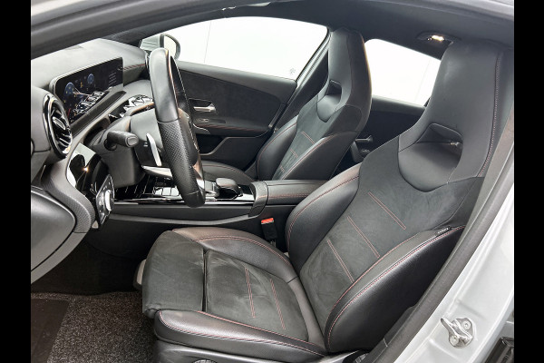 Mercedes-Benz A-Klasse 180 Business Solution AMG(NL auto, Dealer onderhoud, Navi Groot, StoelV, Camera, Carplay, Lane Assit, Etc)
