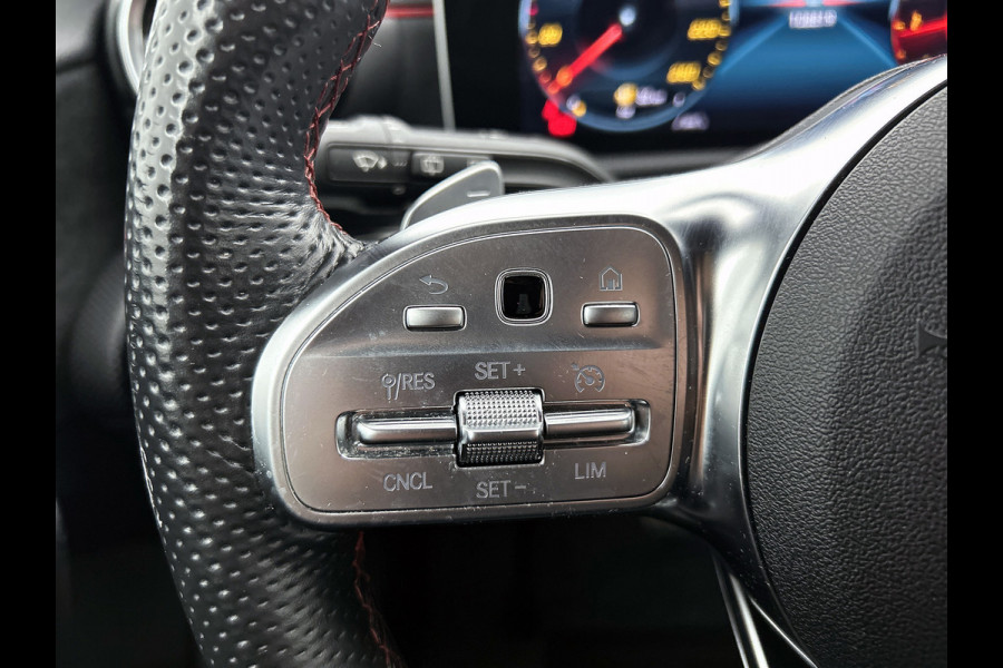 Mercedes-Benz A-Klasse 180 Business Solution AMG(NL auto, Dealer onderhoud, Navi Groot, StoelV, Camera, Carplay, Lane Assit, Etc)