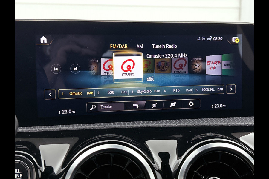 Mercedes-Benz A-Klasse 180 Business Solution AMG(NL auto, Dealer onderhoud, Navi Groot, StoelV, Camera, Carplay, Lane Assit, Etc)