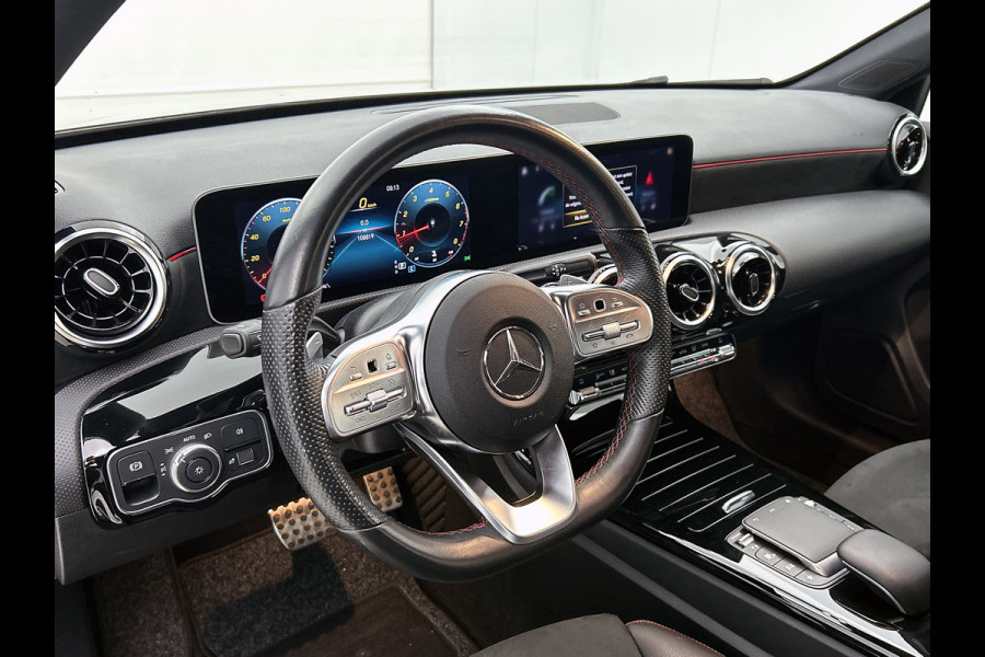 Mercedes-Benz A-Klasse 180 Business Solution AMG(NL auto, Dealer onderhoud, Navi Groot, StoelV, Camera, Carplay, Lane Assit, Etc)