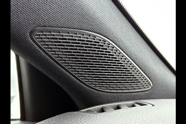 Mercedes-Benz A-Klasse 180 Business Solution AMG(NL auto, Dealer onderhoud, Navi Groot, StoelV, Camera, Carplay, Lane Assit, Etc)