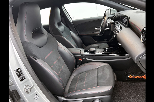 Mercedes-Benz A-Klasse 180 Business Solution AMG(NL auto, Dealer onderhoud, Navi Groot, StoelV, Camera, Carplay, Lane Assit, Etc)