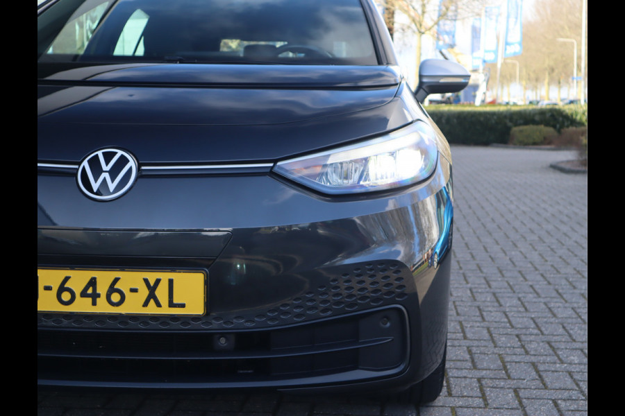 Volkswagen ID.3 First 58 kWh Navi / Climate / Stoelverw / DAB / Trekhaak SOH 88.88% All season banden