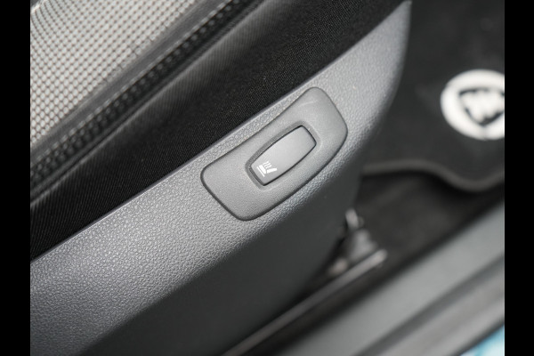 Renault Captur 1.2 TCe Intens Automaat 120pk | Trekhaak | Camera | LED Koplampen | Stoelverwarming | Keyless | Cruise Control | Navigatie | DAB |