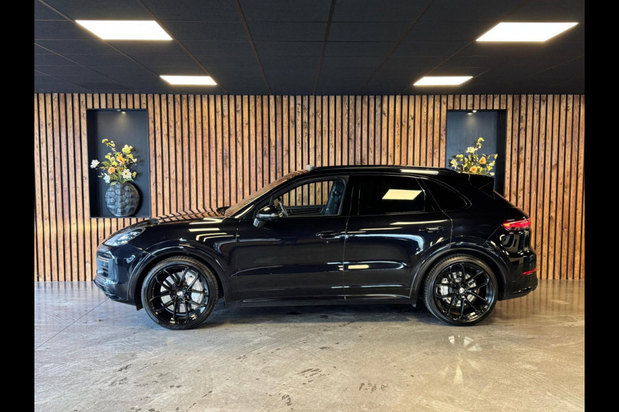 Porsche Cayenne 4.0 Turbo / Softclose / Nightvision / Matrix / Sport Chrono / Stoelventilatie / Trekhaak