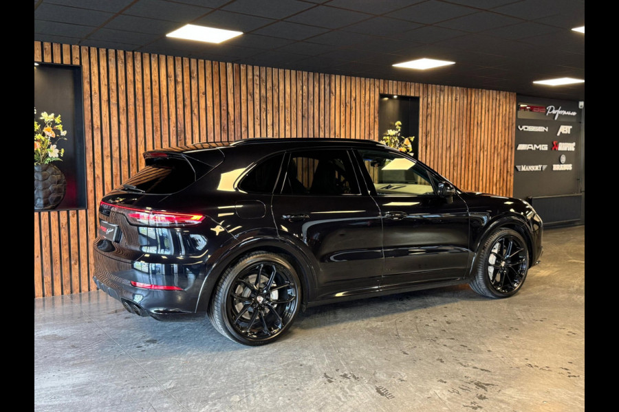 Porsche Cayenne 4.0 Turbo / Softclose / Nightvision / Matrix / Sport Chrono / Stoelventilatie / Trekhaak