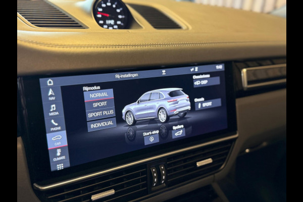Porsche Cayenne 4.0 Turbo / Softclose / Nightvision / Matrix / Sport Chrono / Stoelventilatie / Trekhaak