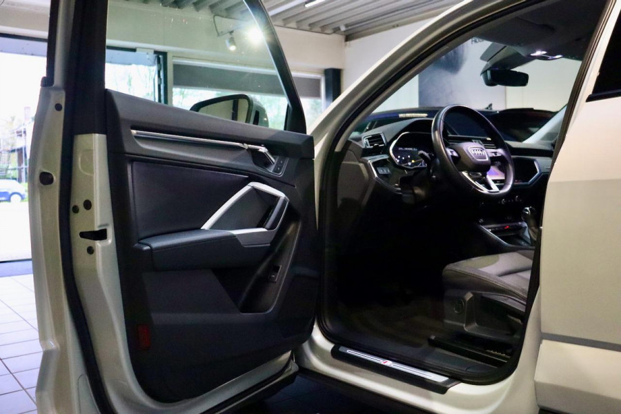 Audi Q3 Sportback 45 TFSI Quattro Pro Line S|Dew silver met.|CAM