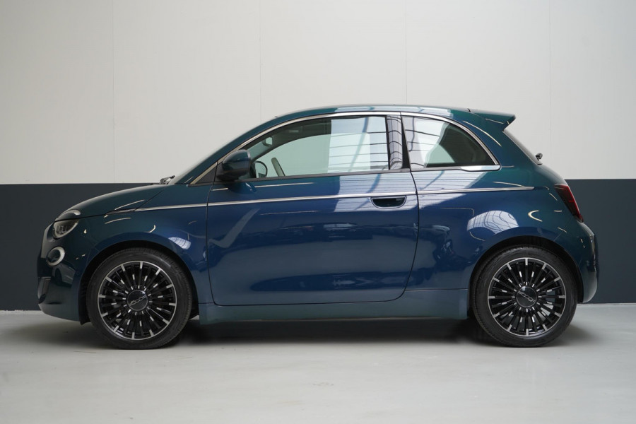 Fiat 500 La Prima 42 kWh | SoH 94,9% | Panoramadak | Leder | Navigatie | Carplay | Lm velgen | Blind-Spot