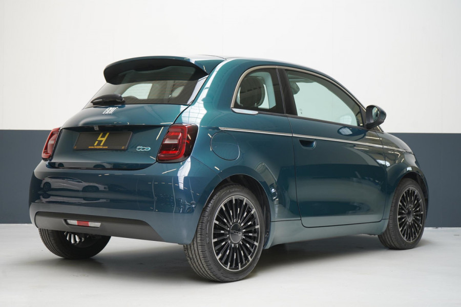 Fiat 500 La Prima 42 kWh | SoH 94,9% | Panoramadak | Leder | Navigatie | Carplay | Lm velgen | Blind-Spot