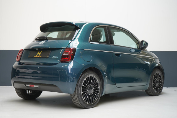Fiat 500 La Prima 42 kWh | SoH 94,9% | Panoramadak | Leder | Navigatie | Carplay | Lm velgen | Blind-Spot
