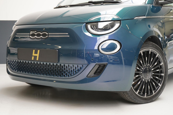 Fiat 500 La Prima 42 kWh | SoH 94,9% | Panoramadak | Leder | Navigatie | Carplay | Lm velgen | Blind-Spot