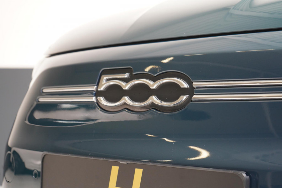 Fiat 500 La Prima 42 kWh | SoH 94,9% | Panoramadak | Leder | Navigatie | Carplay | Lm velgen | Blind-Spot