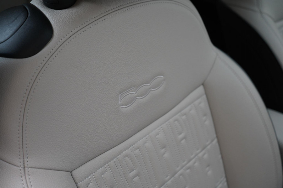 Fiat 500 La Prima 42 kWh | SoH 94,9% | Panoramadak | Leder | Navigatie | Carplay | Lm velgen | Blind-Spot