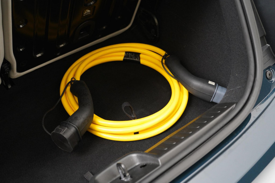 Fiat 500 La Prima 42 kWh | SoH 94,9% | Panoramadak | Leder | Navigatie | Carplay | Lm velgen | Blind-Spot