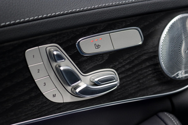 Mercedes-Benz C-Klasse Estate 300 e Business Solution AMG | Luchtvering | Panoramadak | Burmester | Memory | Camera | Spoorpakket | Dodehoekassistent | Multibeam LED | Sfeerverlichting |