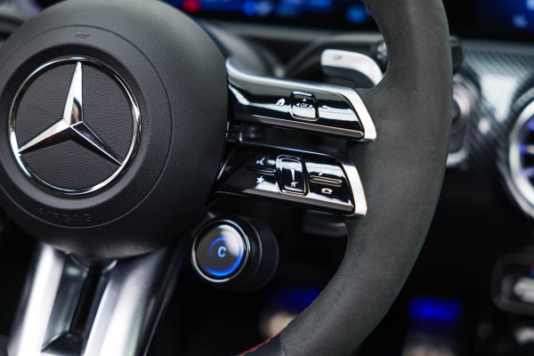 Mercedes-Benz A-Klasse AMG 35 4MATIC |Bomvoll!|Pano|Kuipstoelen|360Camera|HUD|Memory|ACC|Dodehoek|