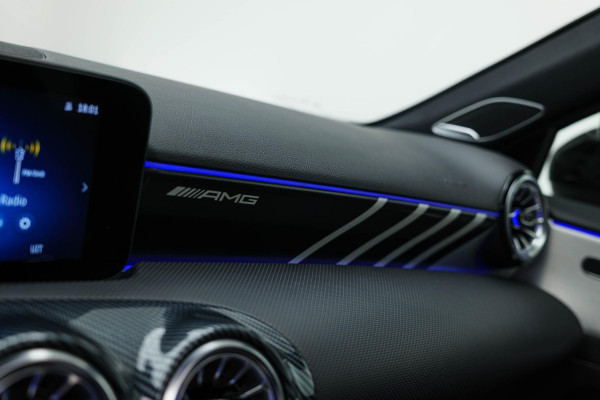 Mercedes-Benz A-Klasse AMG 35 4MATIC |Bomvoll!|Pano|Kuipstoelen|360Camera|HUD|Memory|ACC|Dodehoek|