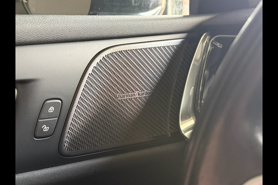 Volvo V60 2.0 T6 Recharge AWD Business Pro | Harman Kardon | Stoel/Stuurverwarming | Keyless | Trekhaak | Leder