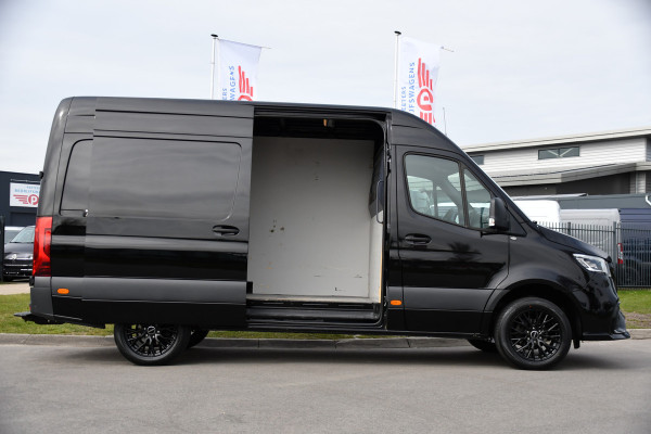 Mercedes-Benz Sprinter 317 1.9 CDI L2H2 RWD AMG Black Edition Camera, Cruise, Carplay, LED, 170pk, Multimedia, Automaat, Trekhaak, 3 Zits, Uniek!