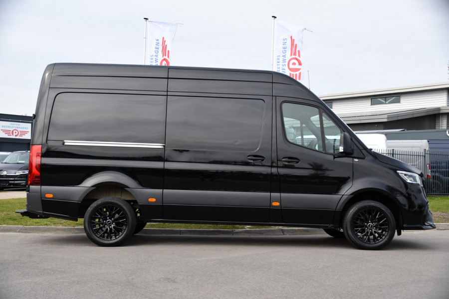 Mercedes-Benz Sprinter 317 1.9 CDI L2H2 RWD AMG Black Edition Camera, Cruise, Carplay, LED, 170pk, Multimedia, Automaat, Trekhaak, 3 Zits, Uniek!