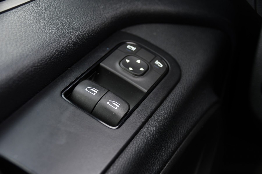 Mercedes-Benz Sprinter 317 1.9 CDI L2H2 RWD AMG Black Edition Camera, Cruise, Carplay, LED, 170pk, Multimedia, Automaat, Trekhaak, 3 Zits, Uniek!