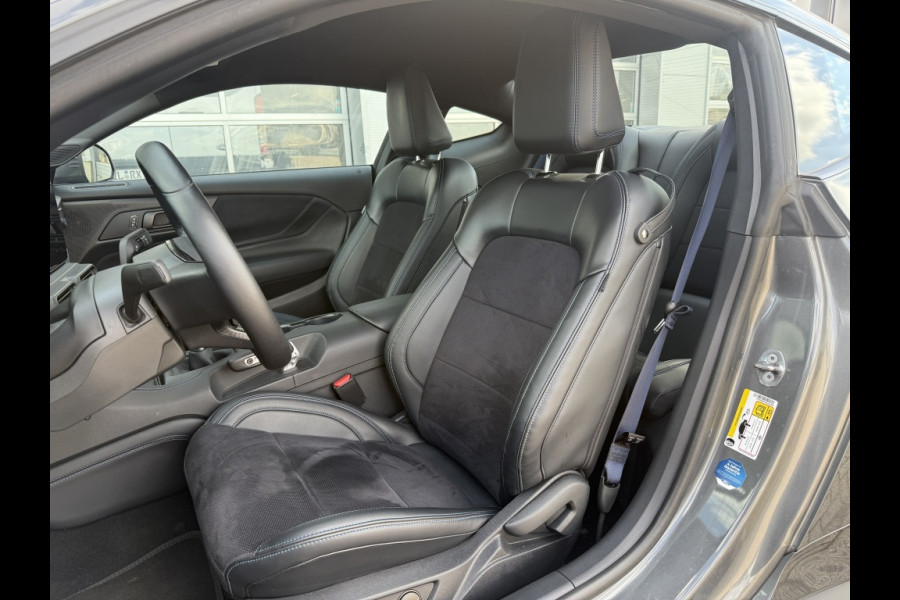 Ford Mustang Fastback 5.0 V8 Dark Horse