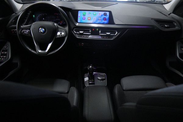 BMW 1-serie 118i Executive Edition NAP/CARPLAY/CAM/LANEASSIST/NAVI/VOL