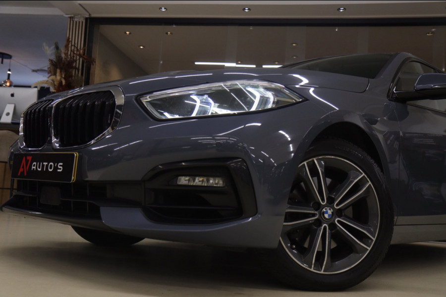 BMW 1-serie 118i Executive Edition NAP/CARPLAY/CAM/LANEASSIST/NAVI/VOL