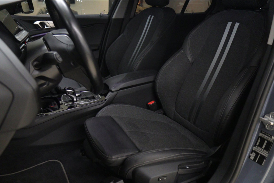 BMW 1-serie 118i Executive Edition NAP/CARPLAY/CAM/LANEASSIST/NAVI/VOL