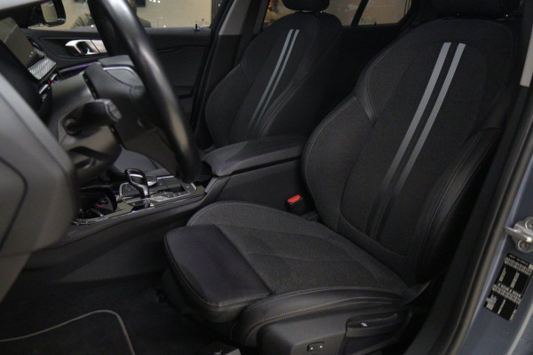 BMW 1-serie 118i Executive Edition NAP/CARPLAY/CAM/LANEASSIST/NAVI/VOL
