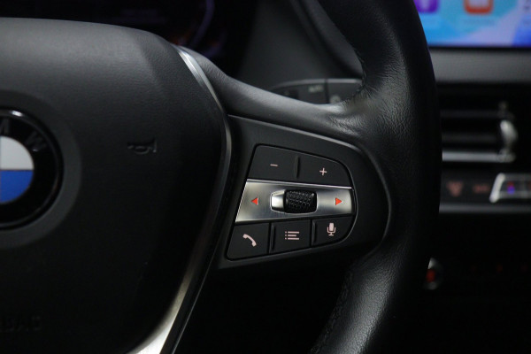 BMW 1-serie 118i Executive Edition NAP/CARPLAY/CAM/LANEASSIST/NAVI/VOL