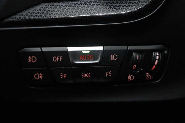 BMW 1-serie 118i Executive Edition NAP/CARPLAY/CAM/LANEASSIST/NAVI/VOL