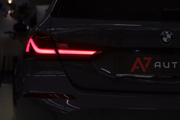 BMW 1-serie 118i Executive Edition NAP/CARPLAY/CAM/LANEASSIST/NAVI/VOL