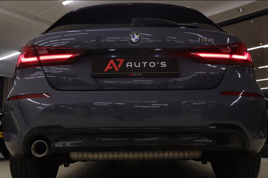 BMW 1-serie 118i Executive Edition NAP/CARPLAY/CAM/LANEASSIST/NAVI/VOL