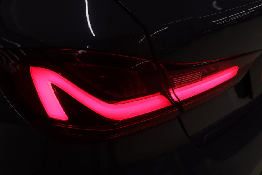 BMW 1-serie 118i Executive Edition NAP/CARPLAY/CAM/LANEASSIST/NAVI/VOL