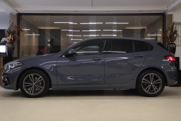 BMW 1-serie 118i Executive Edition NAP/CARPLAY/CAM/LANEASSIST/NAVI/VOL
