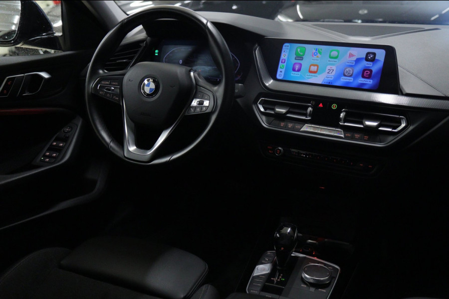 BMW 1-serie 118i Executive Edition NAP/CARPLAY/CAM/LANEASSIST/NAVI/VOL