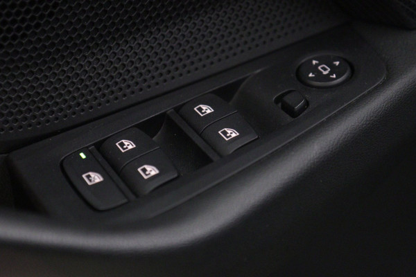 BMW 1-serie 118i Executive Edition NAP/CARPLAY/CAM/LANEASSIST/NAVI/VOL