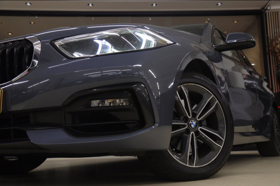 BMW 1-serie 118i Executive Edition NAP/CARPLAY/CAM/LANEASSIST/NAVI/VOL