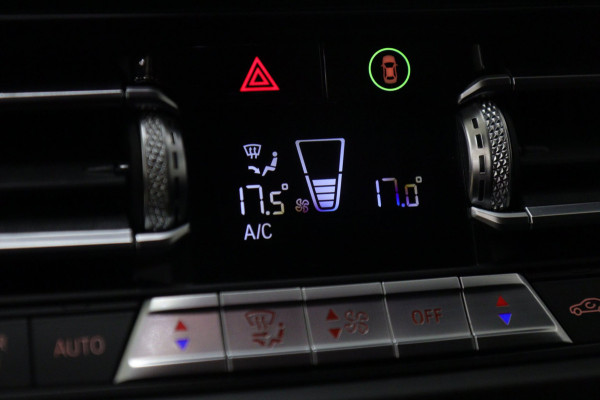 BMW 1-serie 118i Executive Edition NAP/CARPLAY/CAM/LANEASSIST/NAVI/VOL