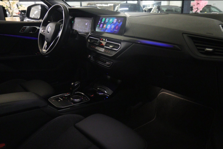 BMW 1-serie 118i Executive Edition NAP/CARPLAY/CAM/LANEASSIST/NAVI/VOL