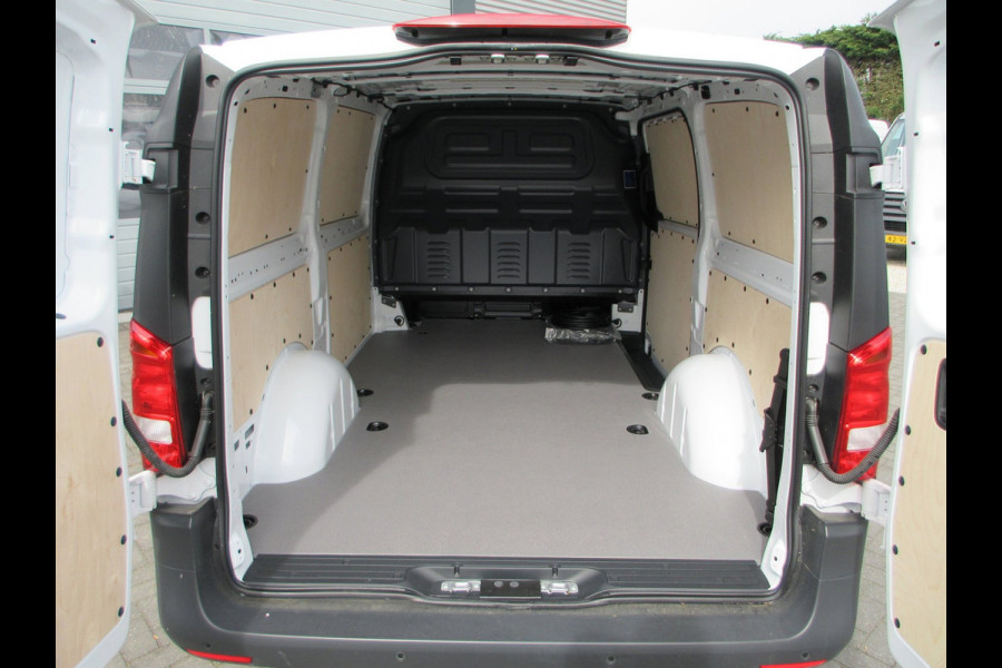 Mercedes-Benz Vito E vito 112 L2 66 kWh snelladen SoH 97,5 % camera 3-zits
