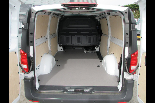 Mercedes-Benz Vito E vito 112 L2 66 kWh snelladen SoH 97,5 % camera 3-zits
