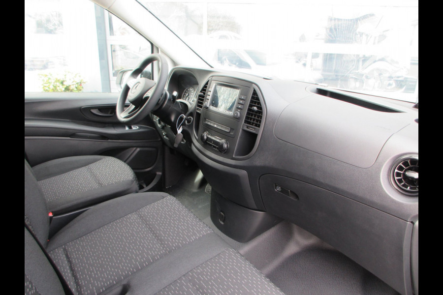 Mercedes-Benz Vito E vito 112 L2 66 kWh snelladen SoH 97,5 % camera 3-zits