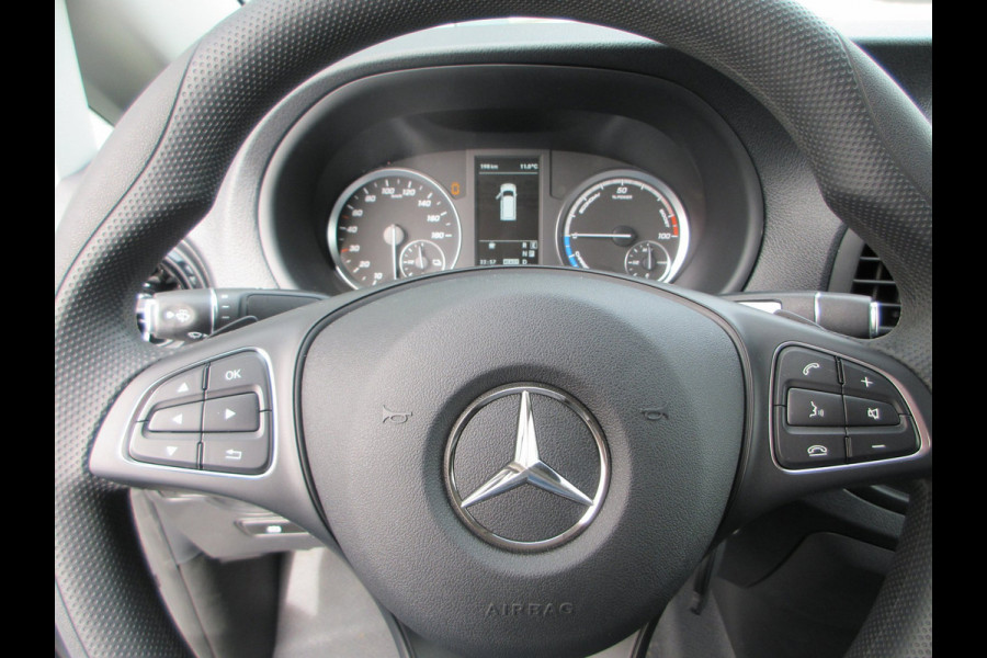 Mercedes-Benz Vito E vito 112 L2 66 kWh snelladen SoH 97,5 % camera 3-zits