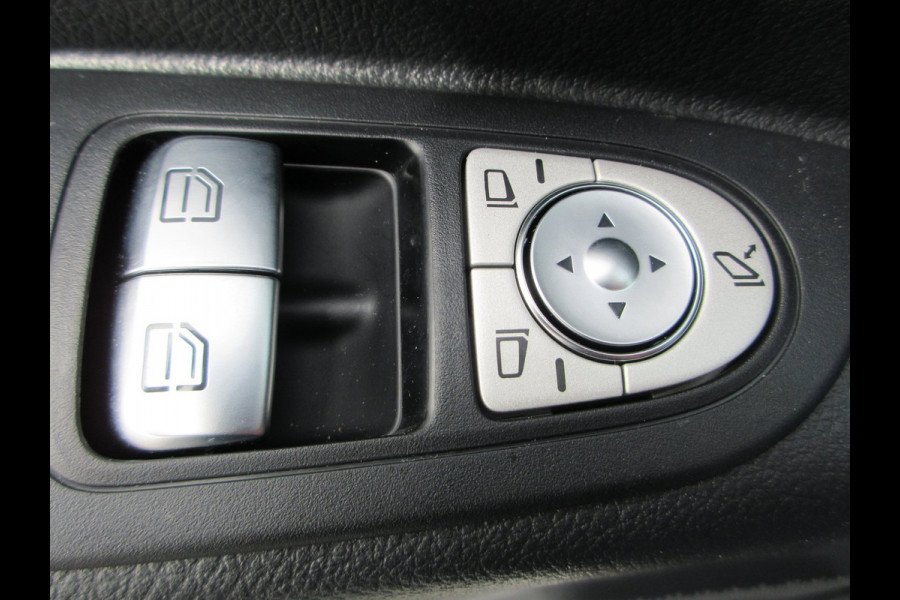 Mercedes-Benz Vito E vito 112 L2 66 kWh snelladen SoH 97,5 % camera 3-zits