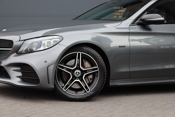 Mercedes-Benz C-Klasse Estate 300 e Business Solution AMG | Luchtvering | Panoramadak | Burmester | Memory | Camera | Spoorpakket | Dodehoekassistent | Multibeam LED | Sfeerverlichting |